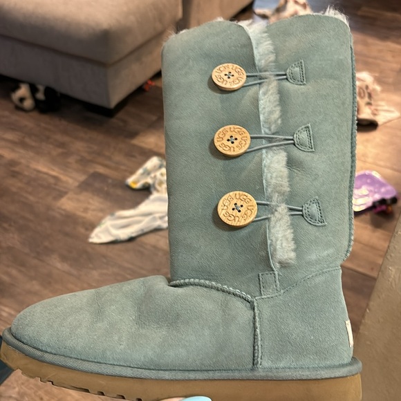 Bailey UGGs - Picture 3 of 3